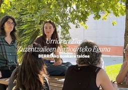 BERRIA egunkariko euskara taldea zuzenketa lanaz aritu da Zuzentzaileen Nazioarteko Egunean